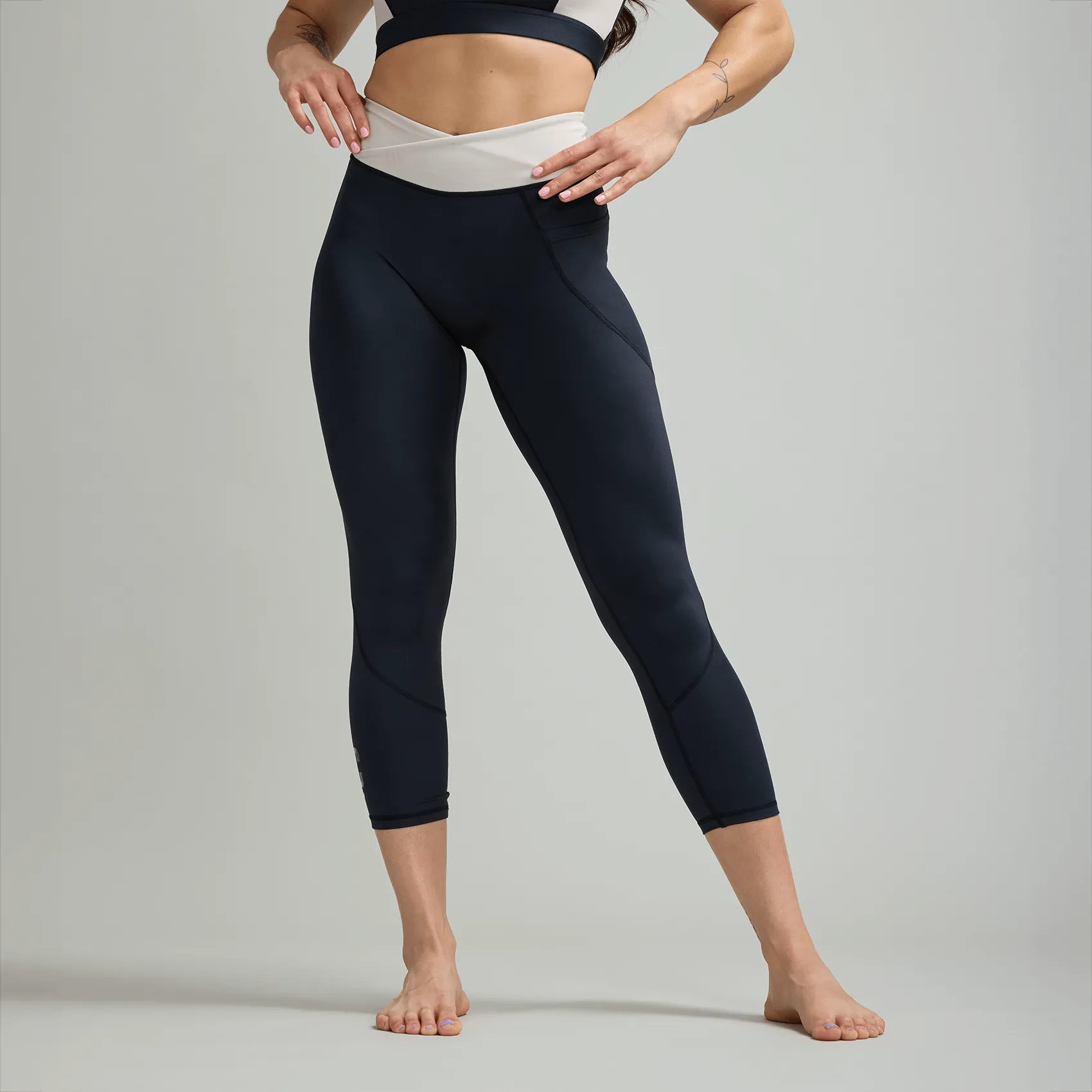CLQ Flex 7/8 Tights - Black and Bone
