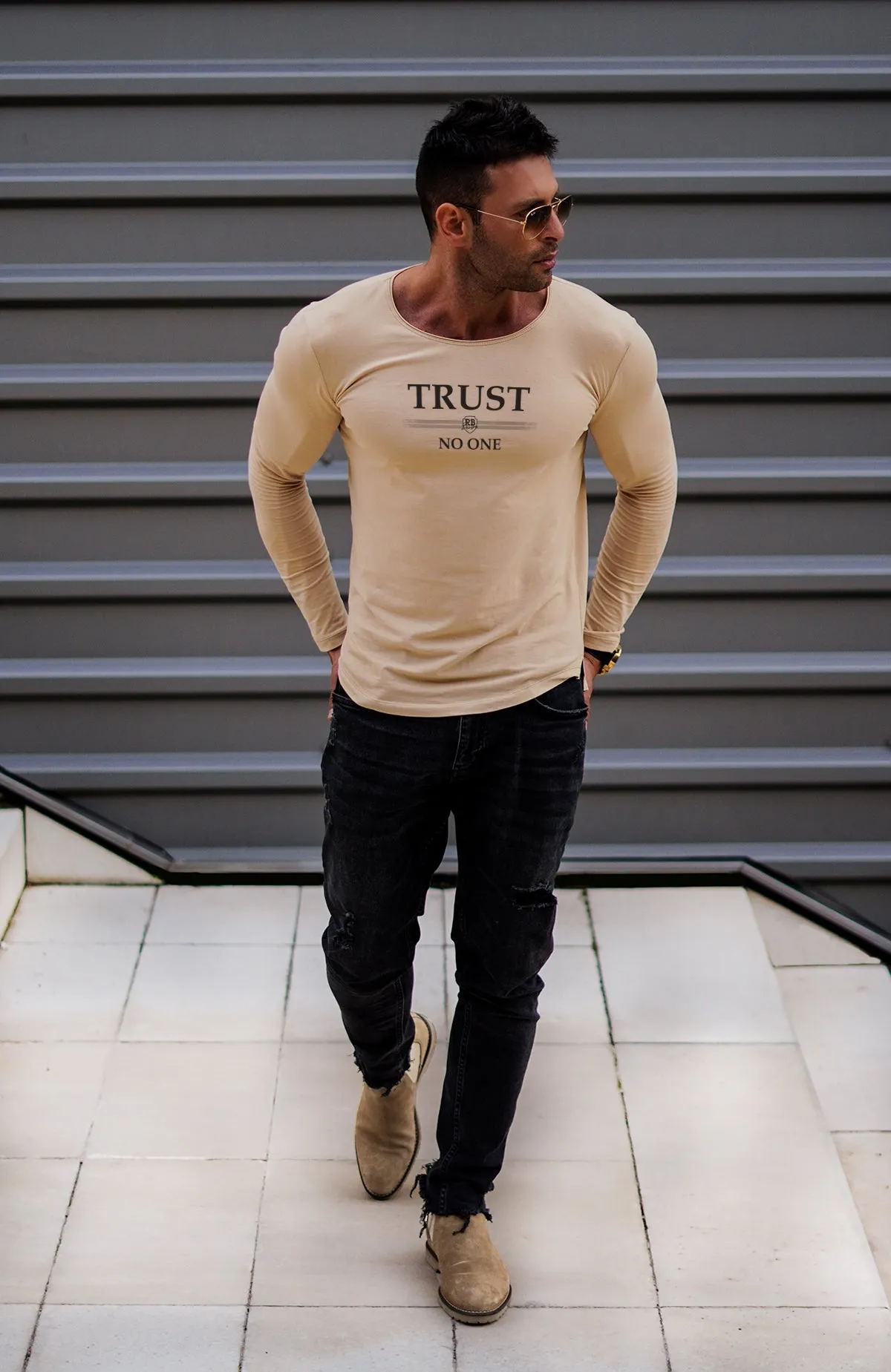 Mens Long Sleeve T-shirt "TRUST NO ONE" MD976
