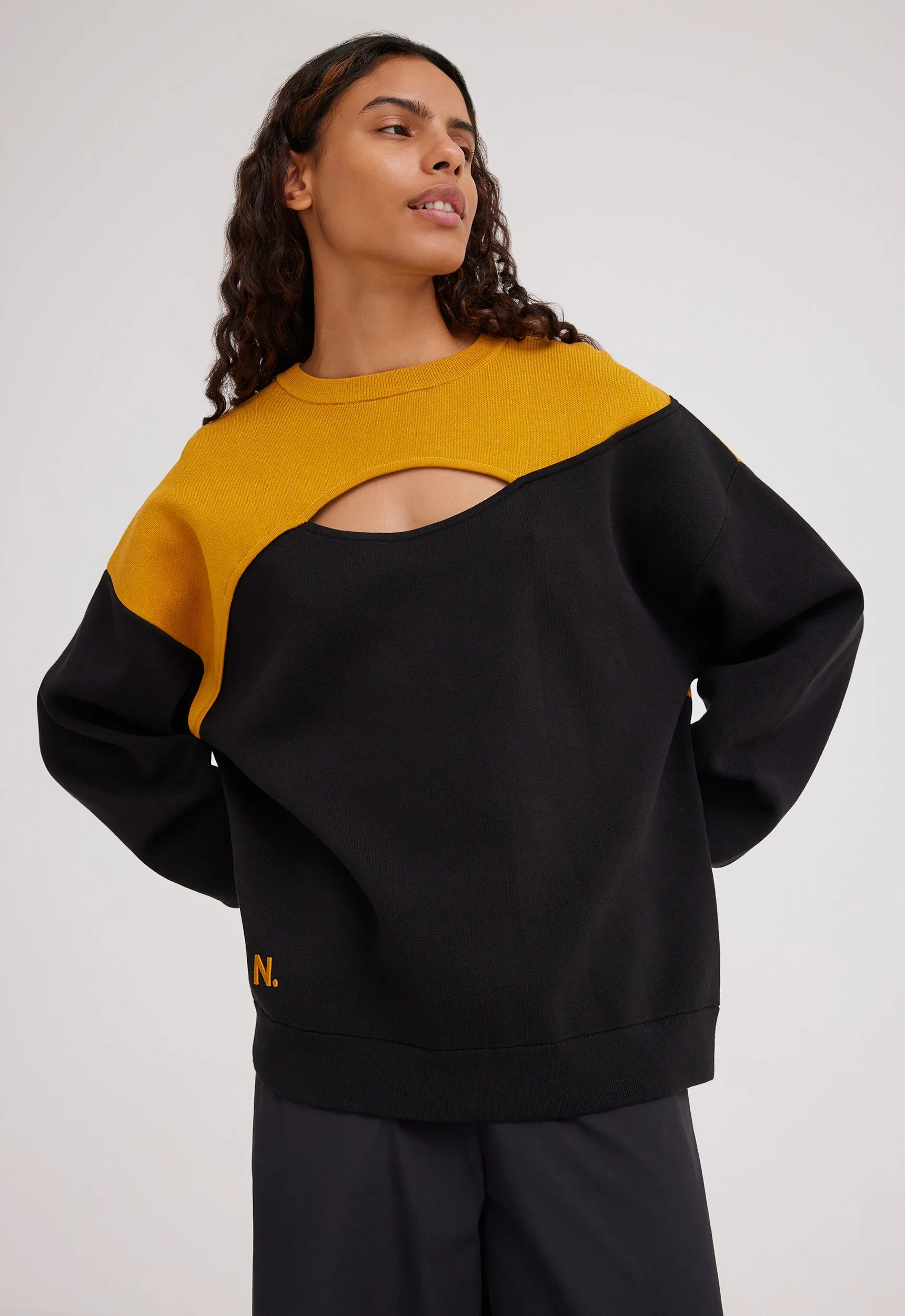 NAGNATA Balance Crew Neck - Black/Turmeric