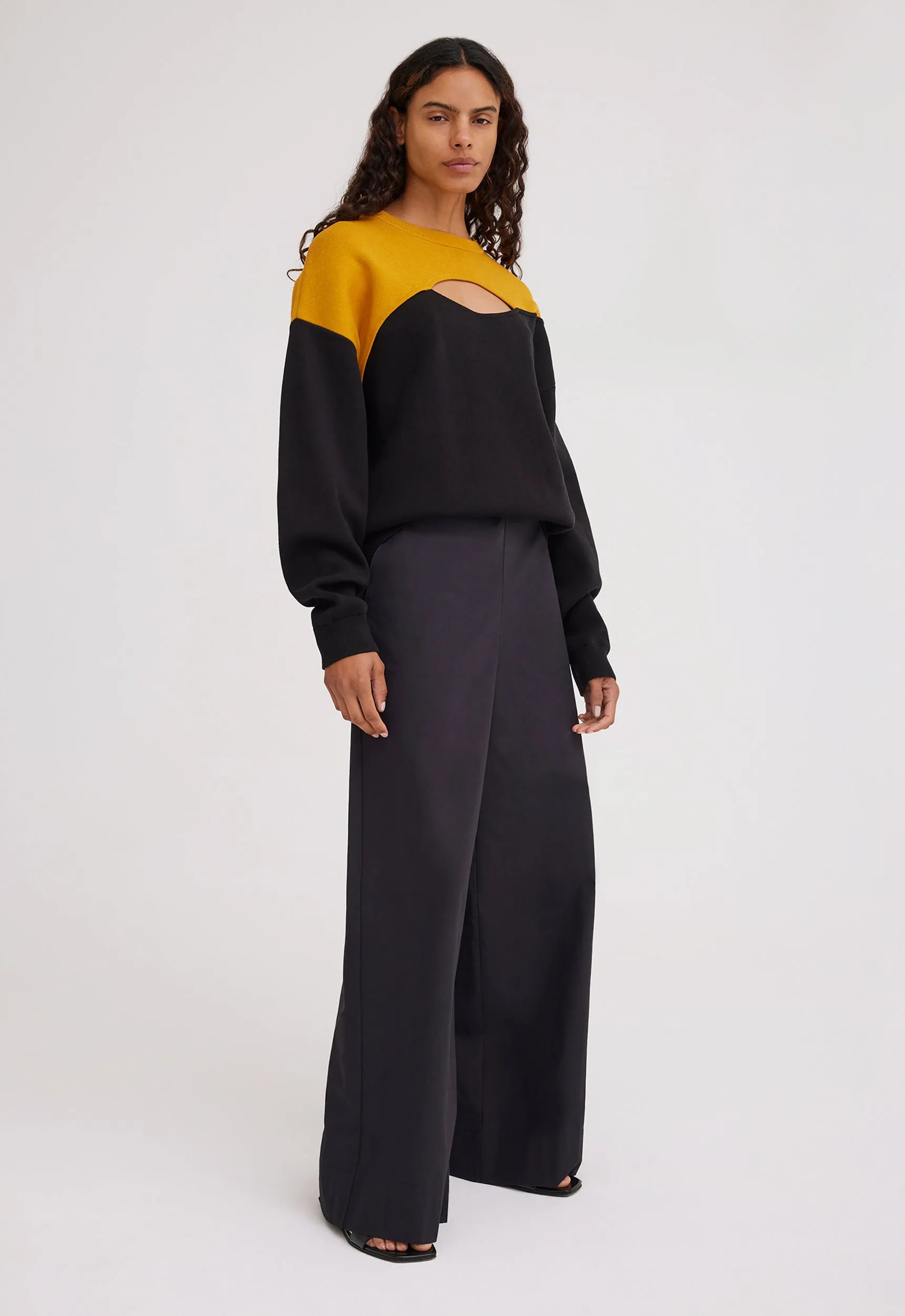 NAGNATA Balance Crew Neck - Black/Turmeric